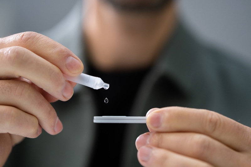 Self-tests για μαθητές και εμβολιασμένους εκπαιδευτικούς: Από αύριο Τετάρτη έως και το Σάββατο 5 δωρεάν tests από τα φαρμακεία.